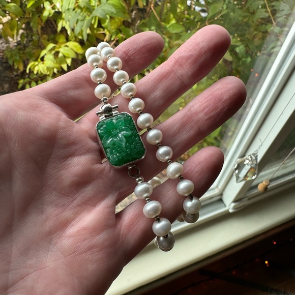 Freshwater pearl necklace with vintage green Japanese glass sterling box clasp - Picture 6 of 11